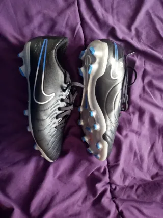 Botas de fútbol niño,Nike Talla 35.