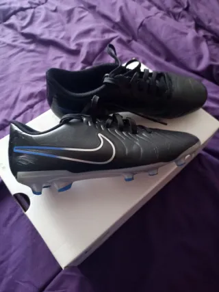 Botas de fútbol niño,Nike Talla 35.