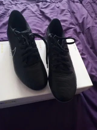 Botas de fútbol niño,Nike Talla 35.