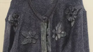 Rebeca azul de mohair con flores