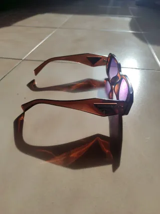 Gafas de sol Prada marrones y moradas