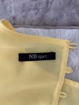 Vestido corto estampado beige y amarillo