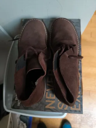 Botas de ante marrones