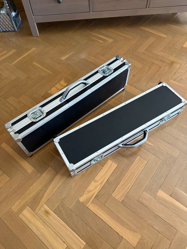 Maletines negros y plateados