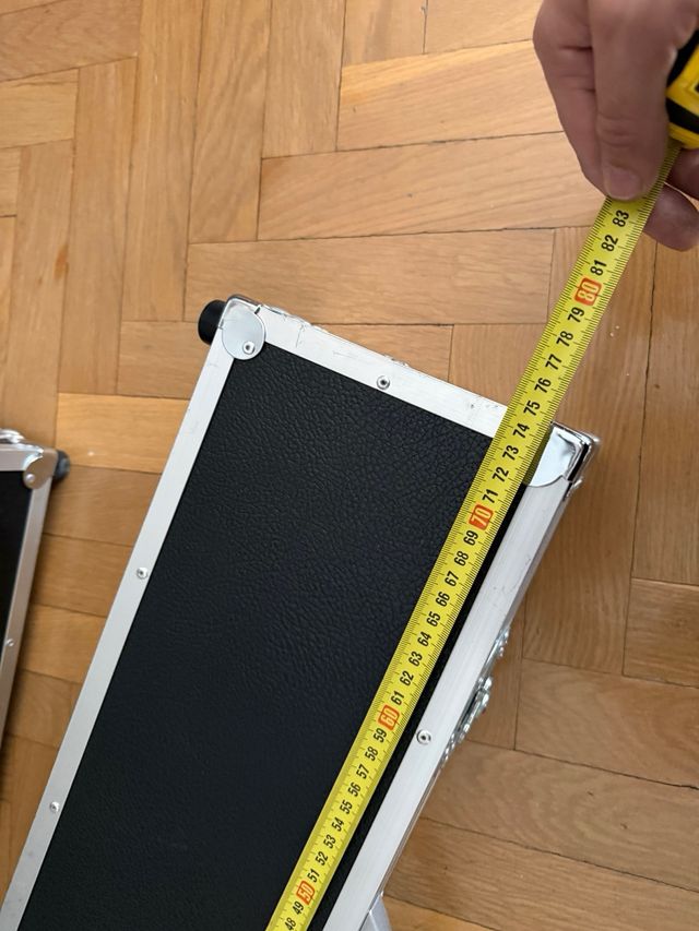 Maletines negros y plateados