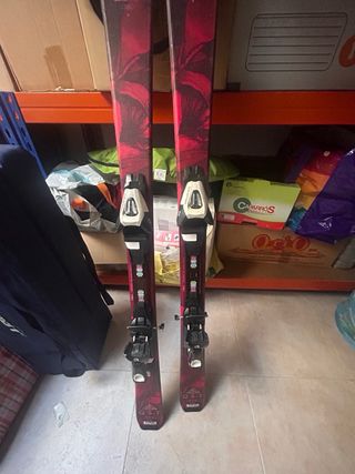 Esquís Junior SALOMÓN QST Talla 130 con fijaciones