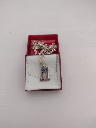 Colgante y cadena de plata búho