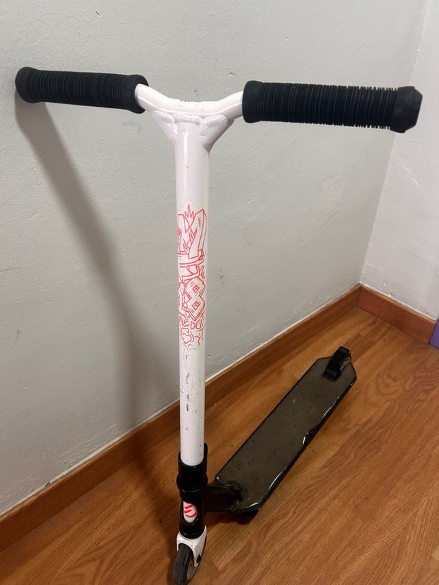 Patinete Oxelo blanco con ruedas