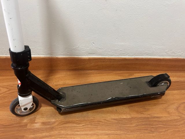 Patinete Oxelo blanco con ruedas