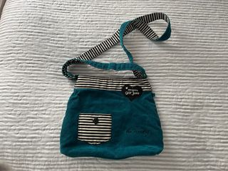 Bolso bandolera azul con rayas Gorjuss.