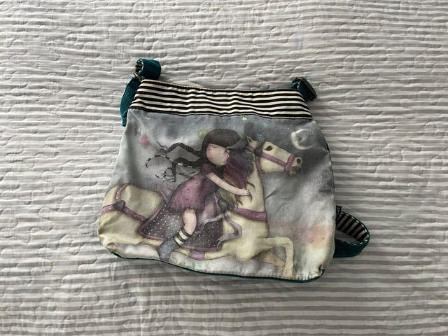 Bolso bandolera azul con rayas Gorjuss.