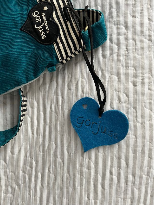 Bolso bandolera azul con rayas Gorjuss.