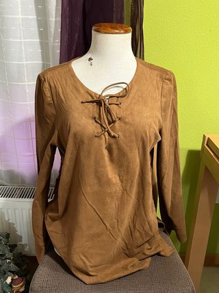 Blusa marrón con cordones
