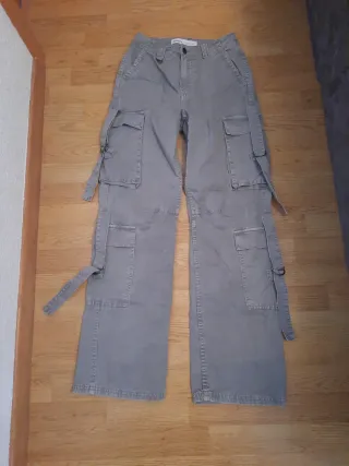 Pantalón cargo gris