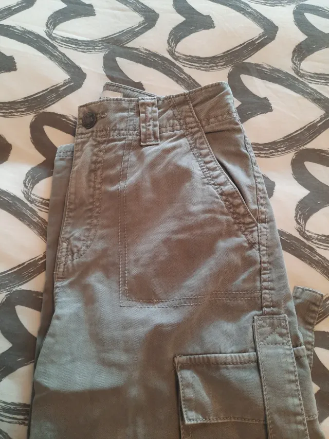 Pantalón cargo gris
