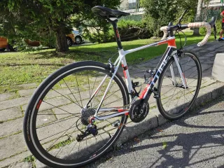 Bicicleta carretera  cuadro carbono Cube Talla53