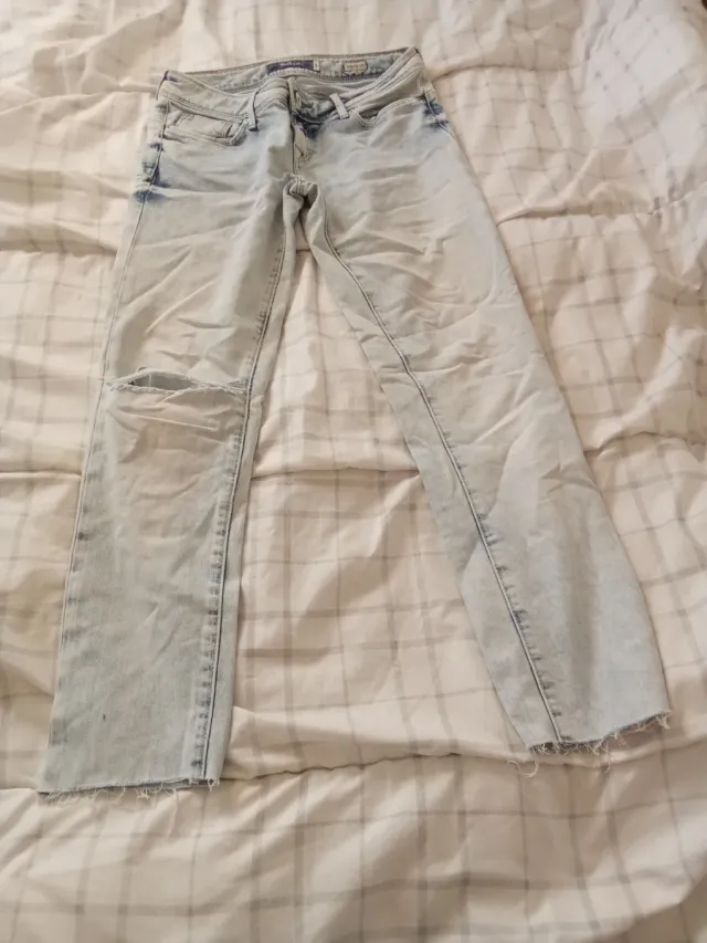 Pantalón vaquero mujer desgastado