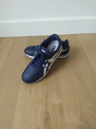 Zapatillas ASICS azul y blanco