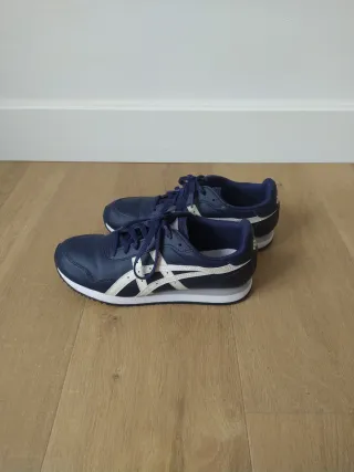 Zapatillas ASICS azul y blanco