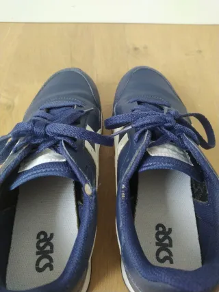 Zapatillas ASICS azul y blanco