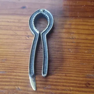 Antico schiaccianoci e apribottiglie in ottone (anni 50-70)