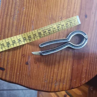 Antico schiaccianoci e apribottiglie in ottone (anni 50-70)