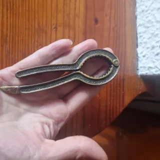 Antico schiaccianoci e apribottiglie in ottone (anni 50-70)