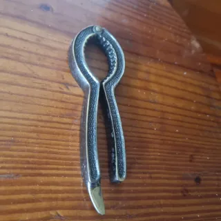 Antico schiaccianoci e apribottiglie in ottone (anni 50-70)