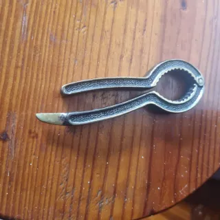 Antico schiaccianoci e apribottiglie in ottone (anni 50-70)