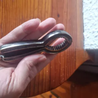 Antico schiaccianoci e apribottiglie in ottone (anni 50-70)