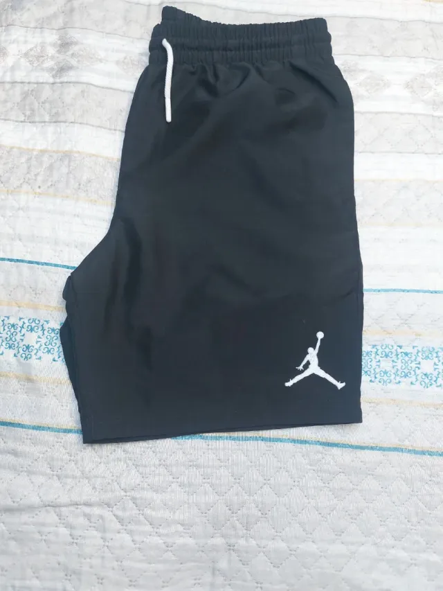 Bermudas Jordan Negras talla 9/10
