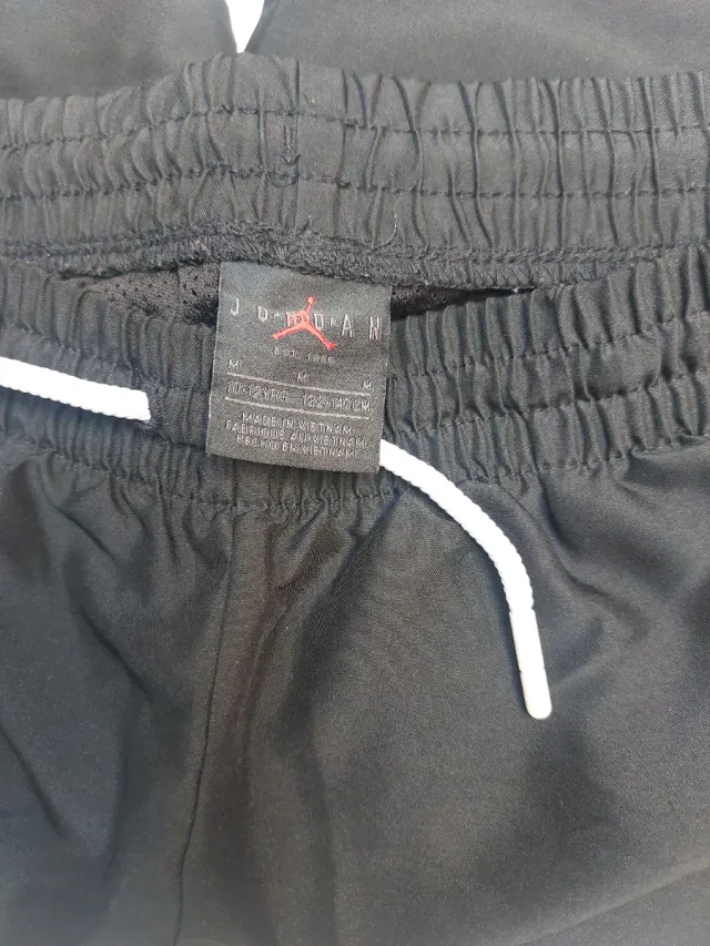 Bermudas Jordan Negras talla 9/10