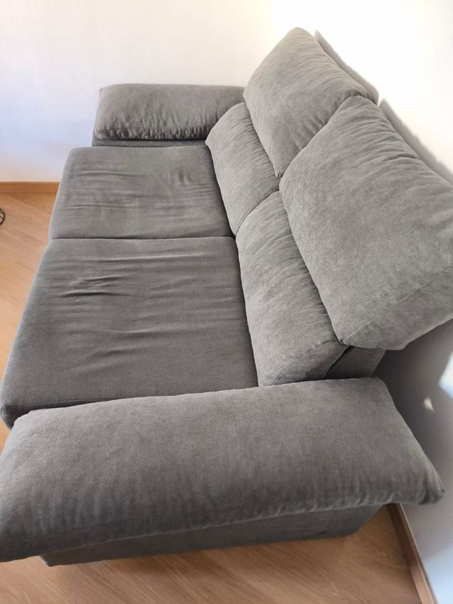 Sofá gris de tela