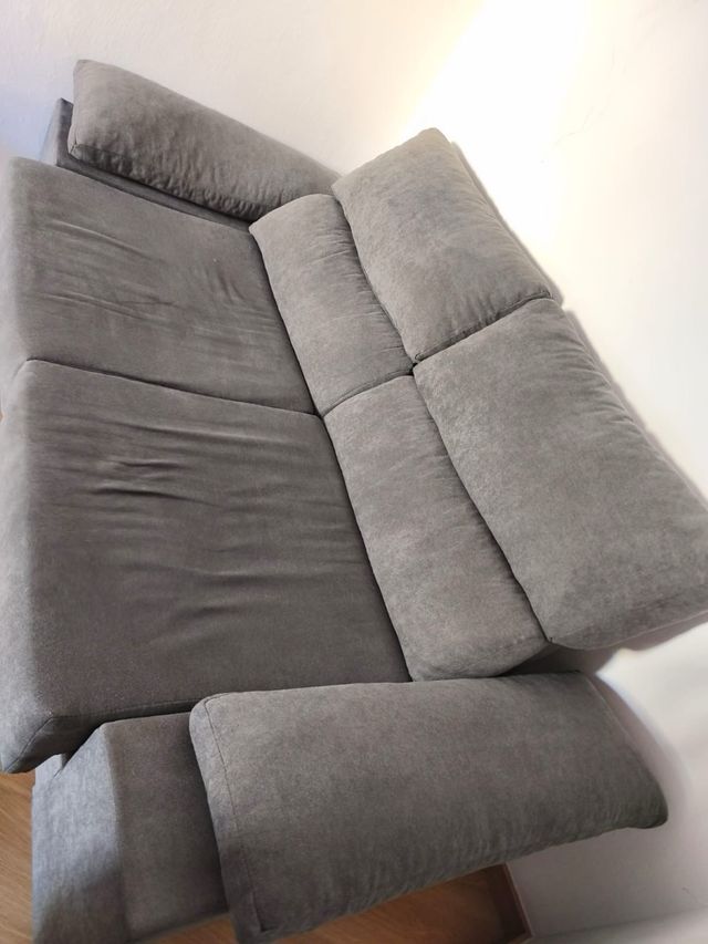Sofá gris de tela