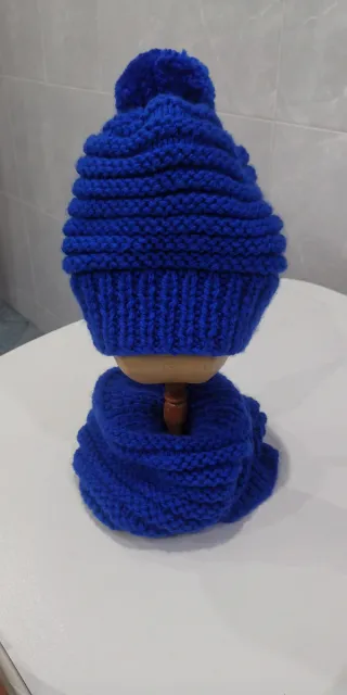 Conjunto gorro y bufanda de lana azul