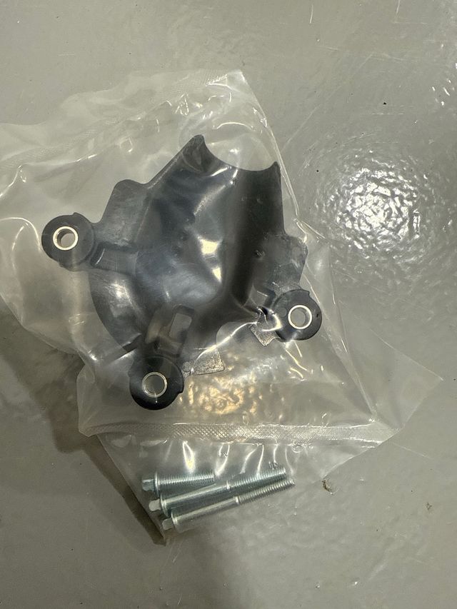 Protector bomba agua BMW S1000RR GB Racing