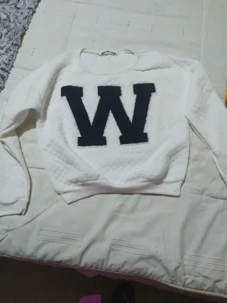 Sudadera Zara Blanca con W