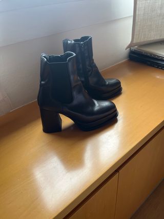 Botines de piel negros
