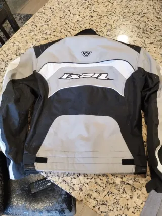Chaqueta Moto IXON  coderas y hombreras   Talla M