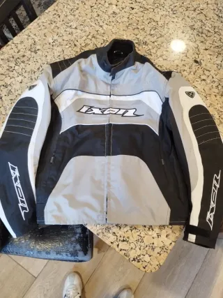 Chaqueta Moto IXON  coderas y hombreras   Talla M