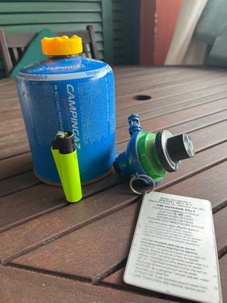 Bottiglia Campingaz con regolatore e accendino