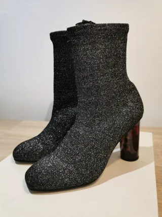 Botines brillantes tacón transparente