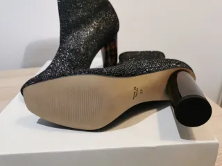 Botines brillantes tacón transparente