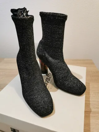 Botines brillantes tacón transparente