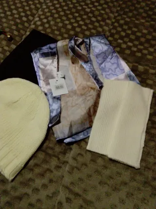 Fular y gorro beige