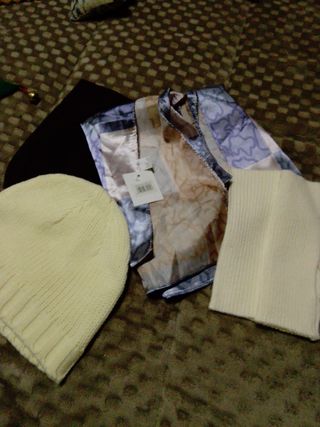 Fular y gorro beige