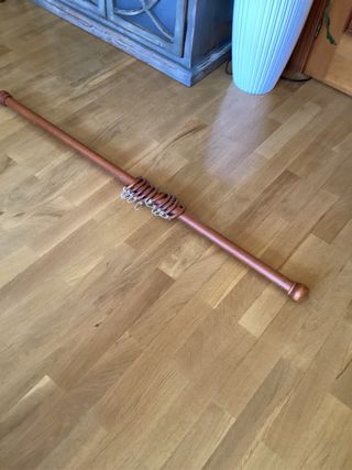 Barra de cortina de madera color cerezo