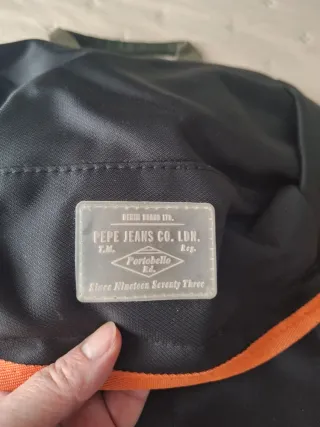 Mochila Pepe Jeans Negra y Naranja
