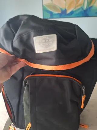 Mochila Pepe Jeans Negra y Naranja