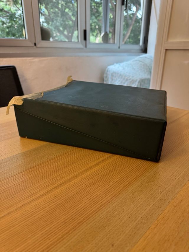 Macchina da scrivere vintage color crema